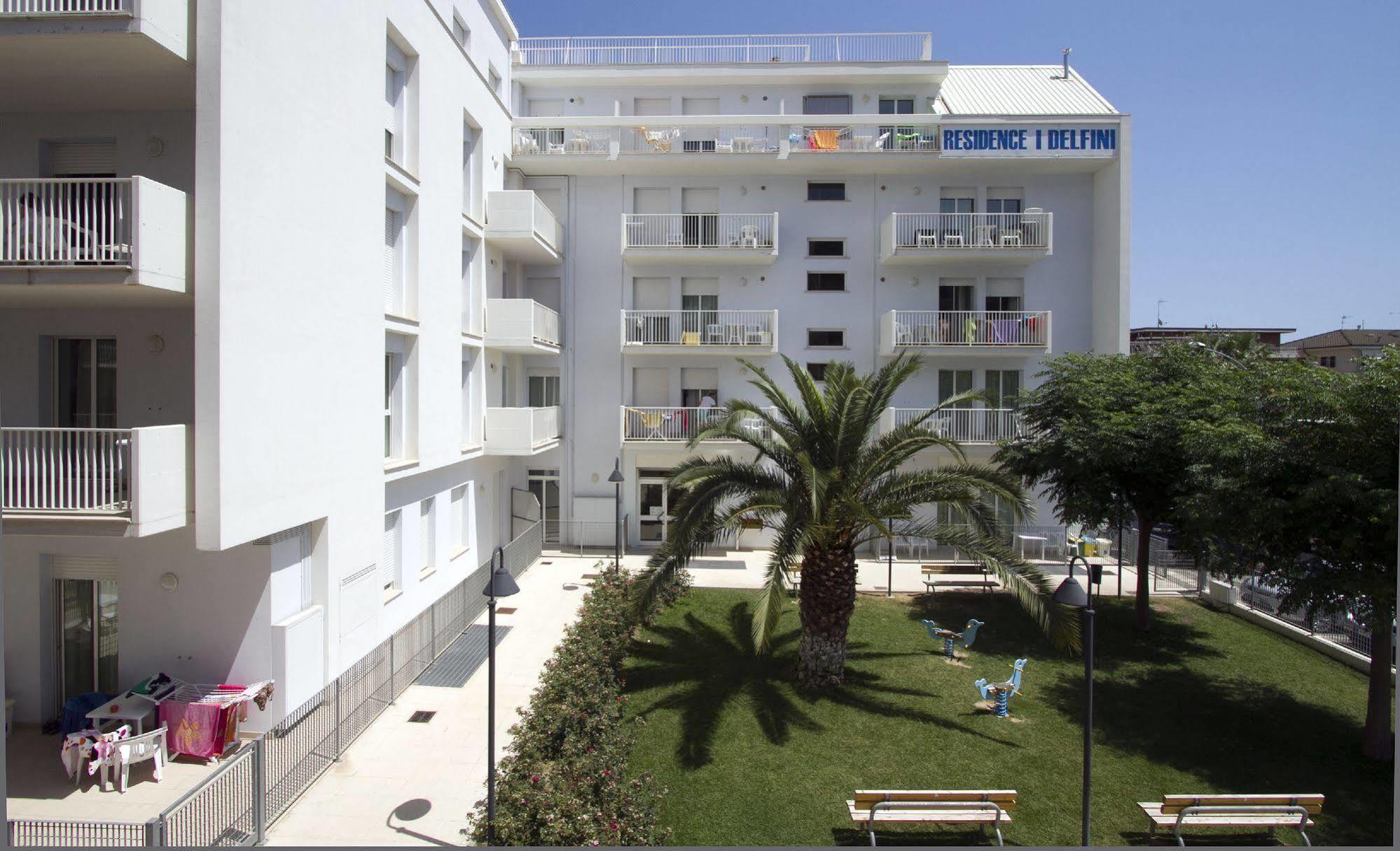 Residence I Delfini Cupra Marittima Exterior foto
